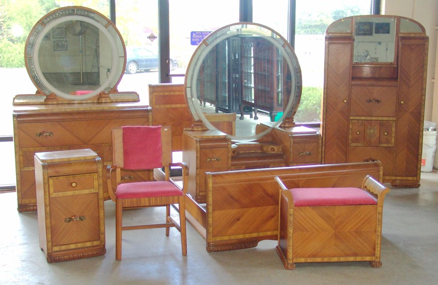 http://ancientpoint.com/inf/75727-art_deco_waterfall_bedroom_set_1930s ...